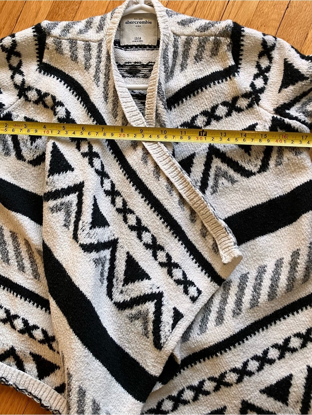 Abercrombie & Fitch Black and White Aztec Open-Front Cardigan - Picture 6 of 6